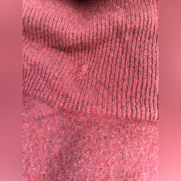 AQUA Cashmere Turtleneck Sweater with holes - 100% Bloomingdale’s-Size Small - Picture 8 of 9